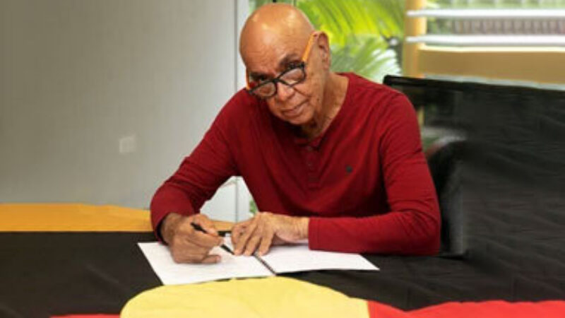 Harold Thomas signing alumni